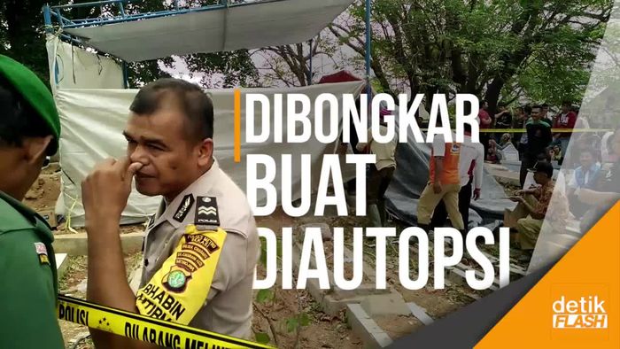 Warga Padati Lokasi Pembongkaran Makam Tertuduh Pencuri Ampli