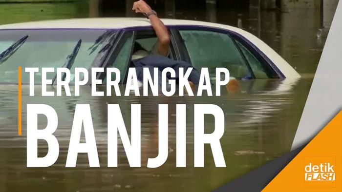 Upaya Penyelamatan Korban Terjebak Banjir