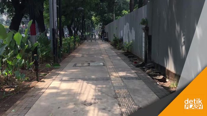 Seri Menjelajahi Trotoar di Kebon Sirih
