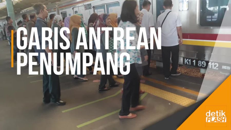 Ada Garis Antrean di Peron Stasiun, Efektifkah?