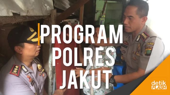Raut Bahagia Nenek Asminah, Janda 37 Tahun yang Rumahnya Dibedah