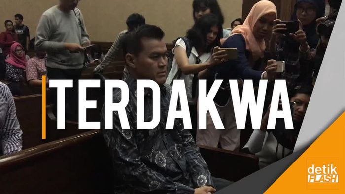 Senyum Andi Narogong Jelang Sidang Perdana e-KTP