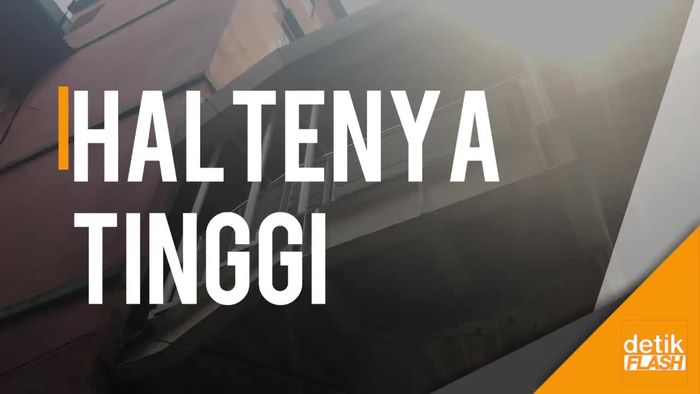 Menengok Tingginya Halte Transjakarta di Cipulir