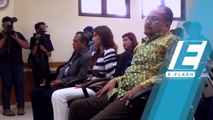 Cerai, Atalarik Syah Dapat Hak Asuh Anak