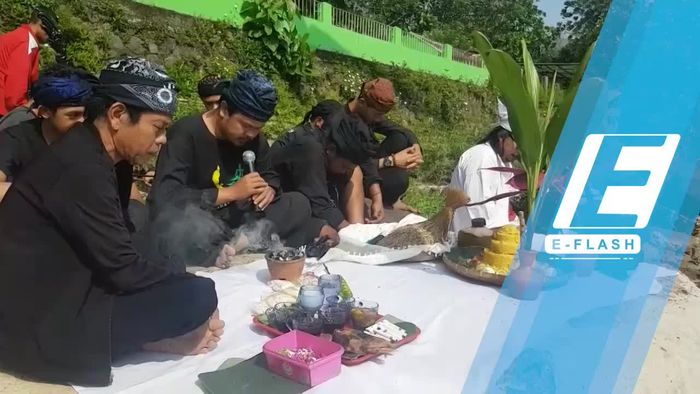 Ritual Babakti Lemah Cai Warnai HUT RI di Sukabumi