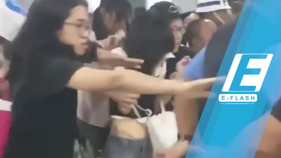 Fans di Jakarta Ricuh, Taeyeon SNSD Jatuh di Bandara