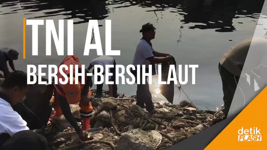 Bersih-bersih Laut Cilincing Bareng Koarmabar