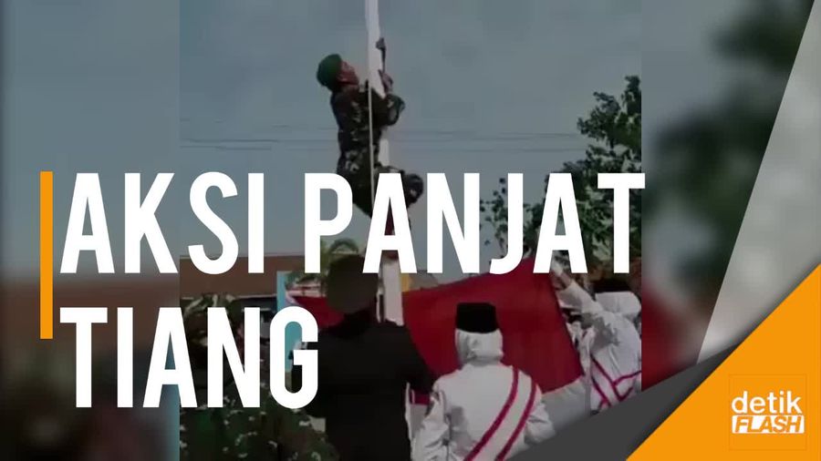 Detik-detik Serda Suyono Panjat Tiang Bendera