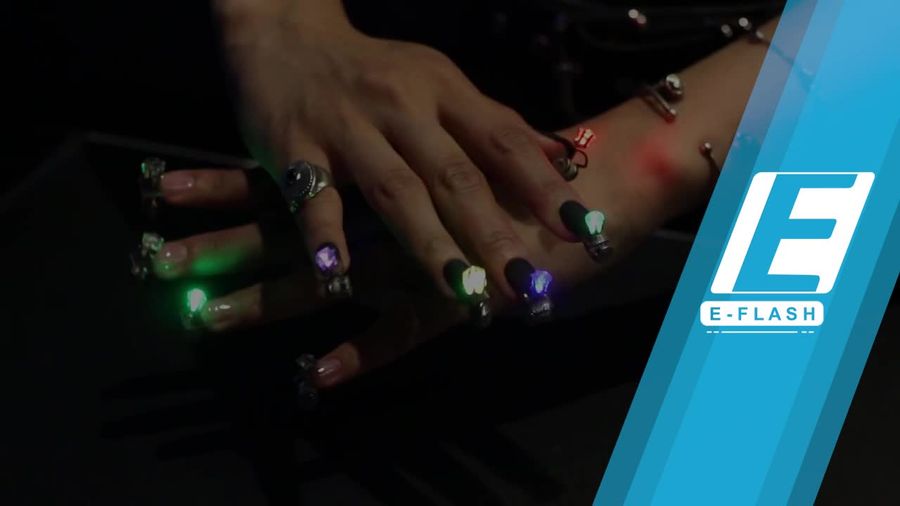 Tren Unik dari Korea: Nail Art LED