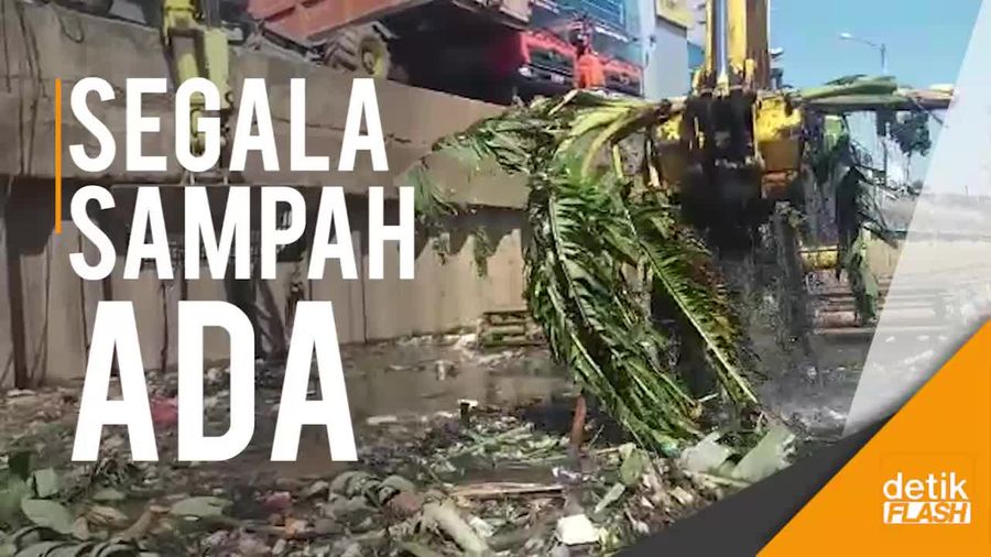 Sampah yang Tak Pernah Habis di Kanal Banjir Barat