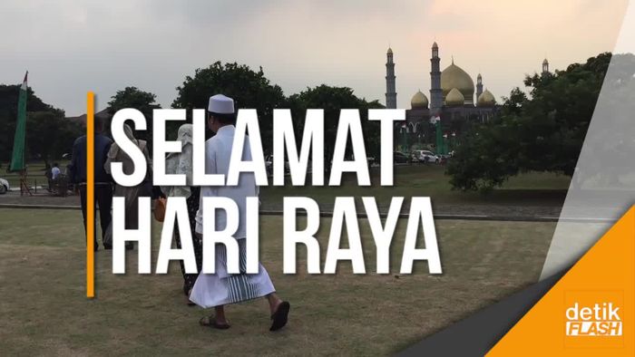 Berbondong-bondong Salat Id di Masjid Kubah Emas