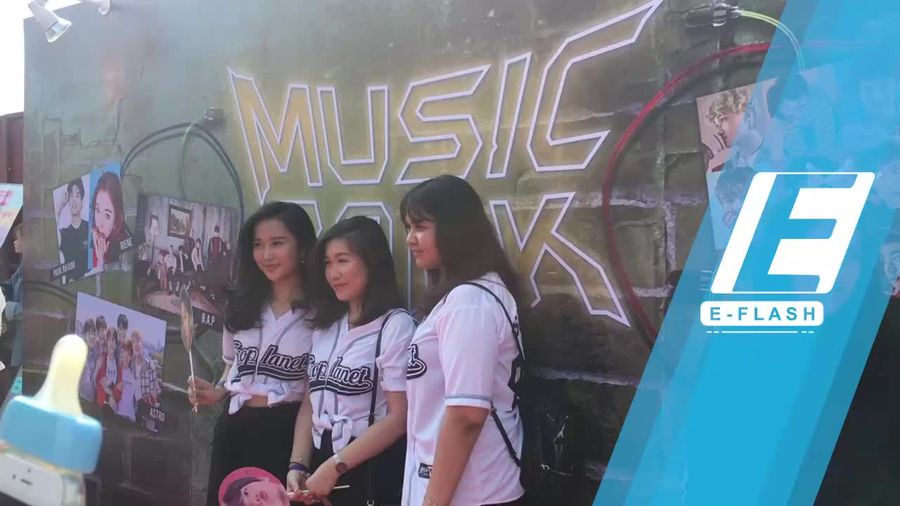 Excited! Penonton Music Bank Jakarta Padati JIExpo Kemayoran