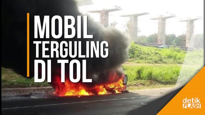 Mobil Terbakar di Tol Jagorawi, 1 Orang Luka