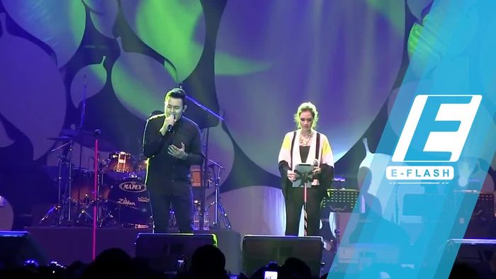 Hampir Tak Datang, Tulus Muncul di Pernikahan Raisa