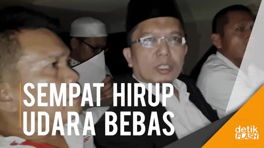 Momen Saat Ustaz Alfian Tanjung Sempat Hirup Udara Bebas