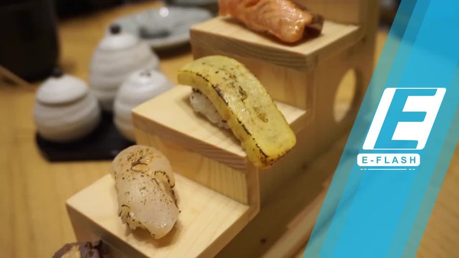 Mencoba Sushi Tangga yang Kekinian
