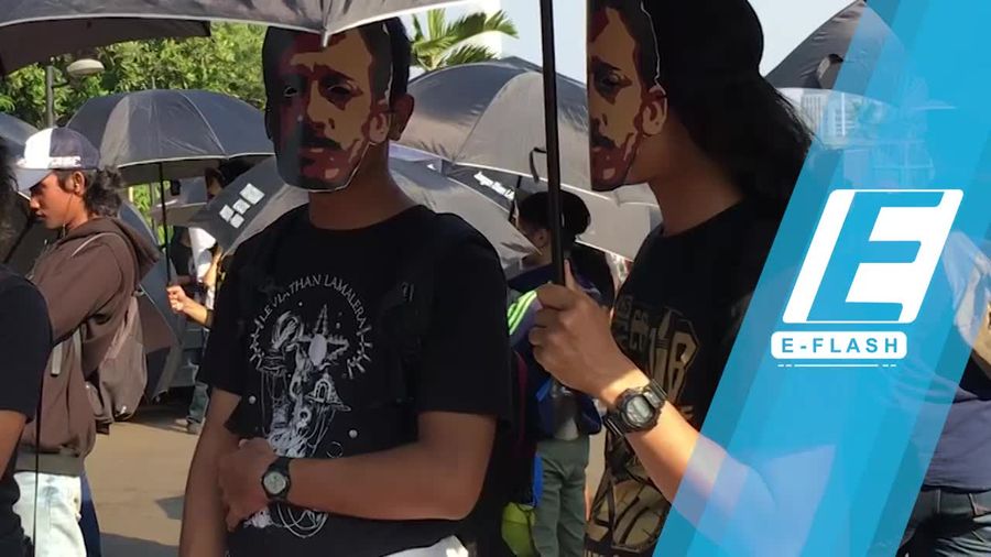 Rio Dewanto Bagikan 200 Gelas Kopi di Aksi Demo Munir