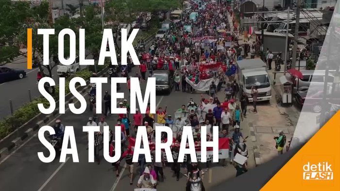 Ada Demo, Margonda Macet di Siang Bolong