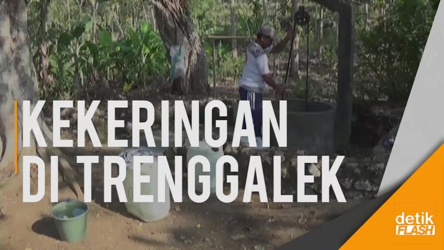 Warga Trenggalek Rela Antre Berjam-jam Demi Air