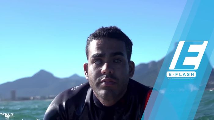 Kisah Inspiratif Pemuda Tunanetra Jadi Peselancar Muda