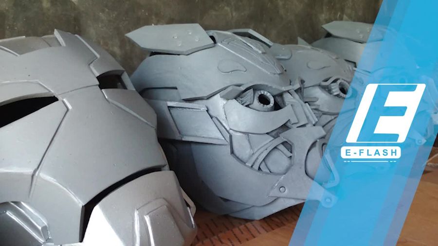 Meraup Untung dari Cosplay Superhero 