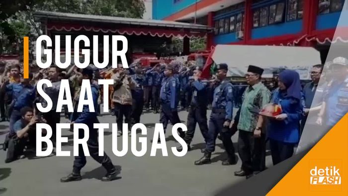 Penuh Haru! Tangisan Petugas Damkar Antar Rekannya yang Gugur