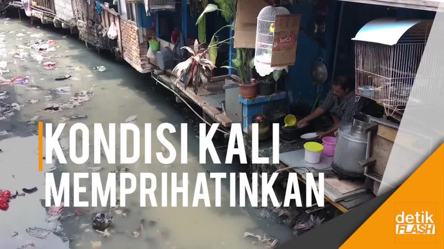 Intip Kali di Tanah Abang, Jauh dari Kata Bersih