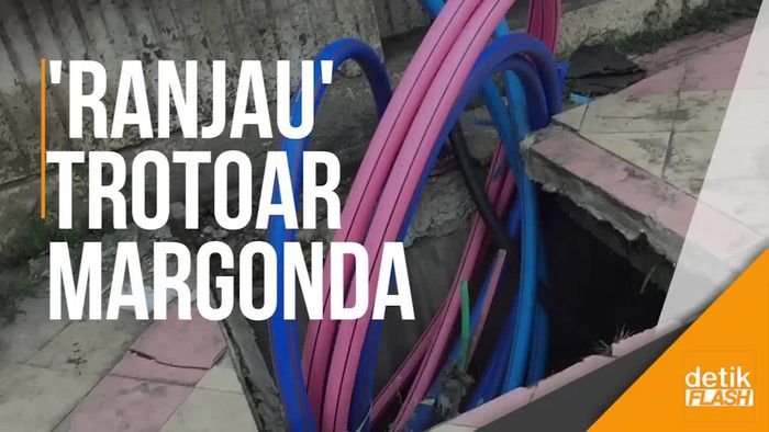 Awas! Banyak Ranjau di Trotoar Margonda