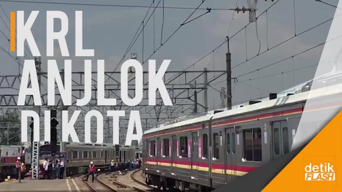 Situasi Saat KRL Anjlok di Stasiun Kota