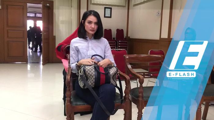 Ibnu Jamil Tak Hadir, Sidang Perceraian Ditunda 
