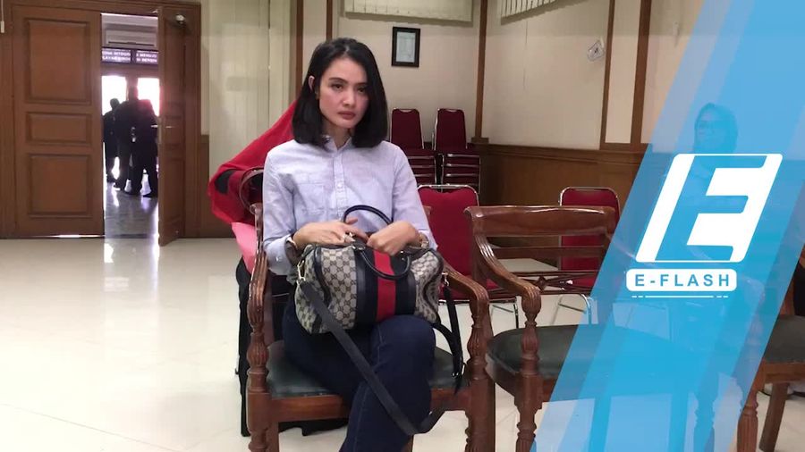 Ibnu Jamil Tak Hadir, Sidang Perceraian Ditunda 