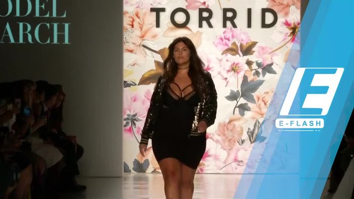 Para Model Plus Size Berpose di New York Fashion Week