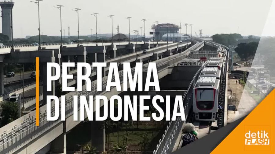 Penumpang Sambut Beroperasinya Skytrain Bandara Soeta