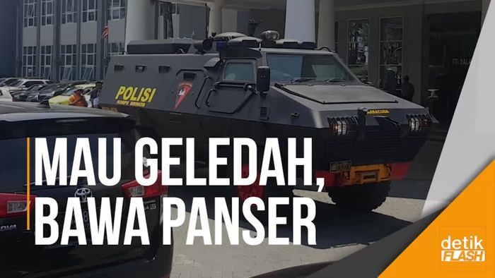 Bawa Panser, Penyidik KPK Geledah Balai Kota Batu