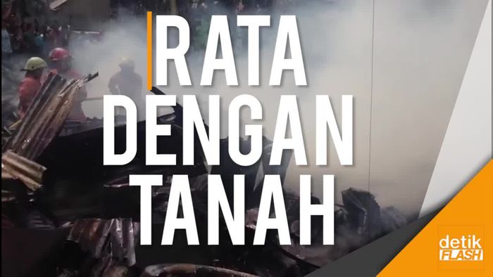 Sebuah Gudang Pemulung di Jakarta Barat Ludes Terbakar