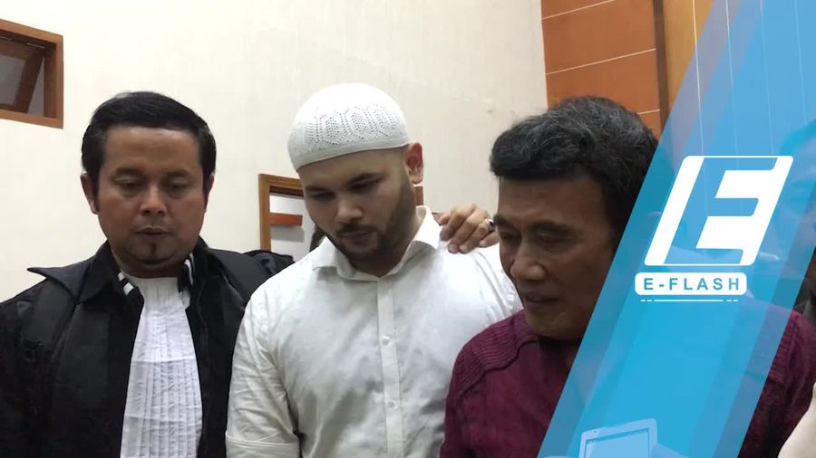 Divonis 10 Bulan, Ridho Rhoma Dipeluk Rhoma Irama