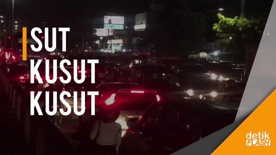 Bikin Puyeng Lihat Semrawutnya Simpang Matraman