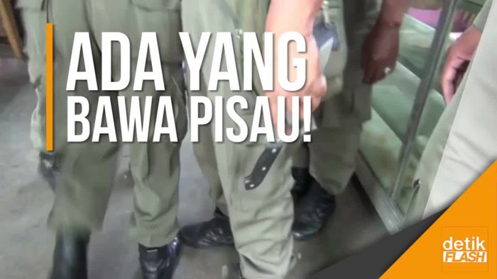 Razia Trotoar di Matraman Ricuh, Petugas Amankan Sebuah Pisau