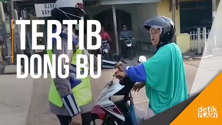 Duh.. Emak-emak Ngamuk Ditegur Polwan