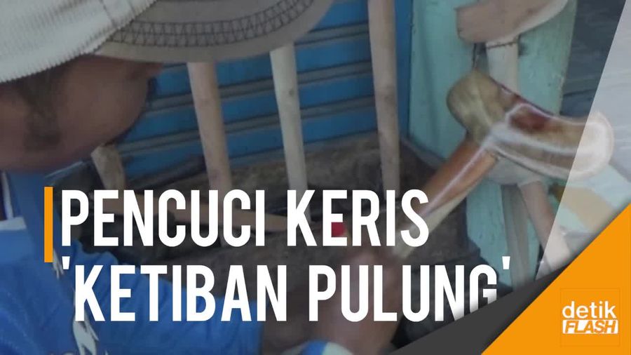 Berkah Bulan Sura, Tukang Cuci Keris di Jombang Kebanjiran Order  