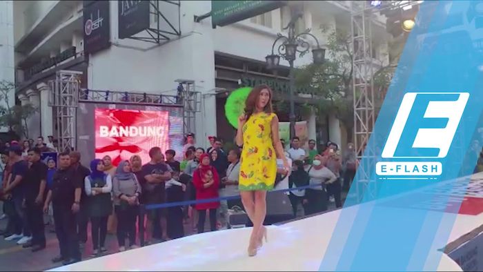 Saat Jalan Braga di Kota Kembang Disulap Jadi Catwalk