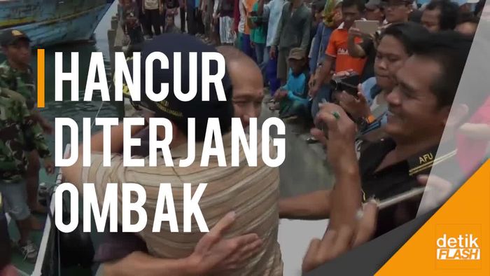 Kapal Pecah Dihajar Ombak, 7 Penumpang Terombang-ambing di Lautan