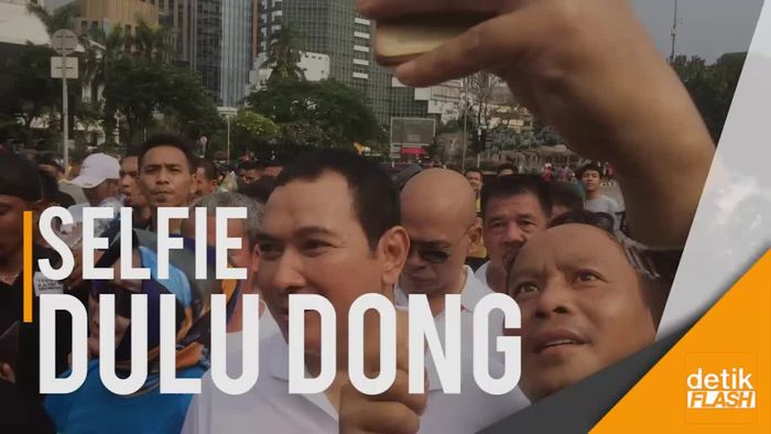 Tommy Soeharto Jadi Rebutan Selfie Saat CFD