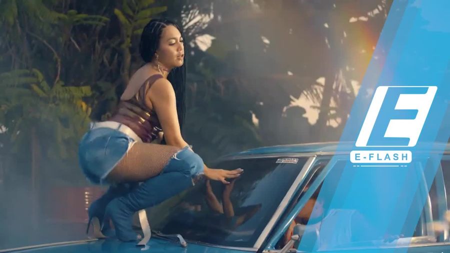 Duh! Video Klip Terbaru Denada Dianggap Vulgar