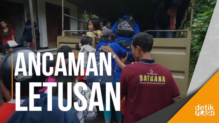 Evakuasi Berlanjut Seiring Gemuruh Gunung Agung