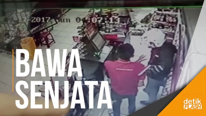 Ngeri! Rekaman CCTV Saat Rampok Minimarket di Bogor Beraksi
