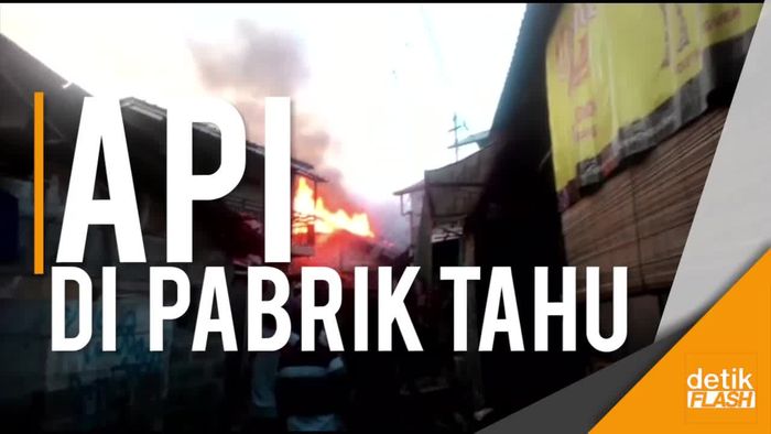 Pabrik Tahu di Utan Kayu Terbakar