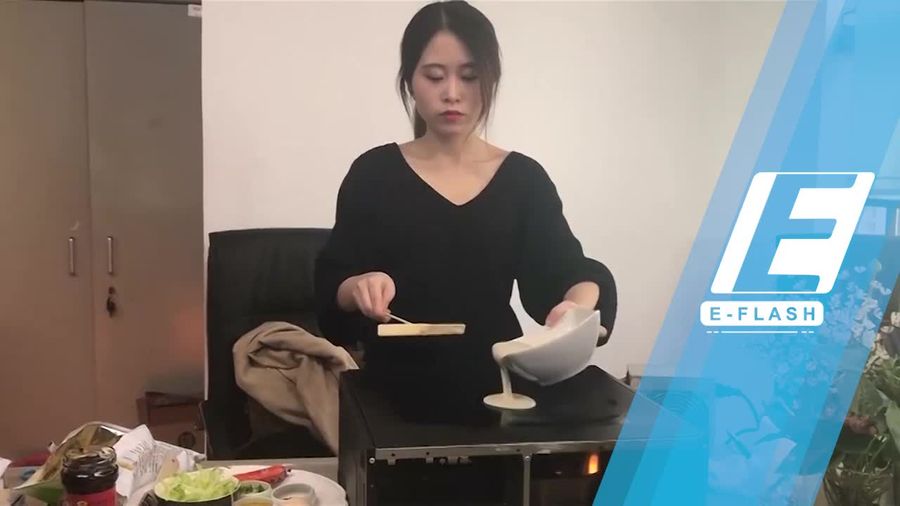 Gokil! Cewek Ini Masak Pakai Kotak CPU hingga Dispenser