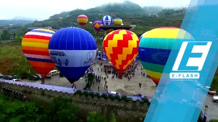 Seru! Naik Balon Udara Menikmati Indahnya China