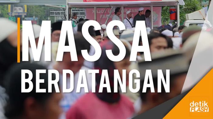 Jelang Tengah Hari, Peserta Aksi 299 Mulai Merapat ke Gedung DPR